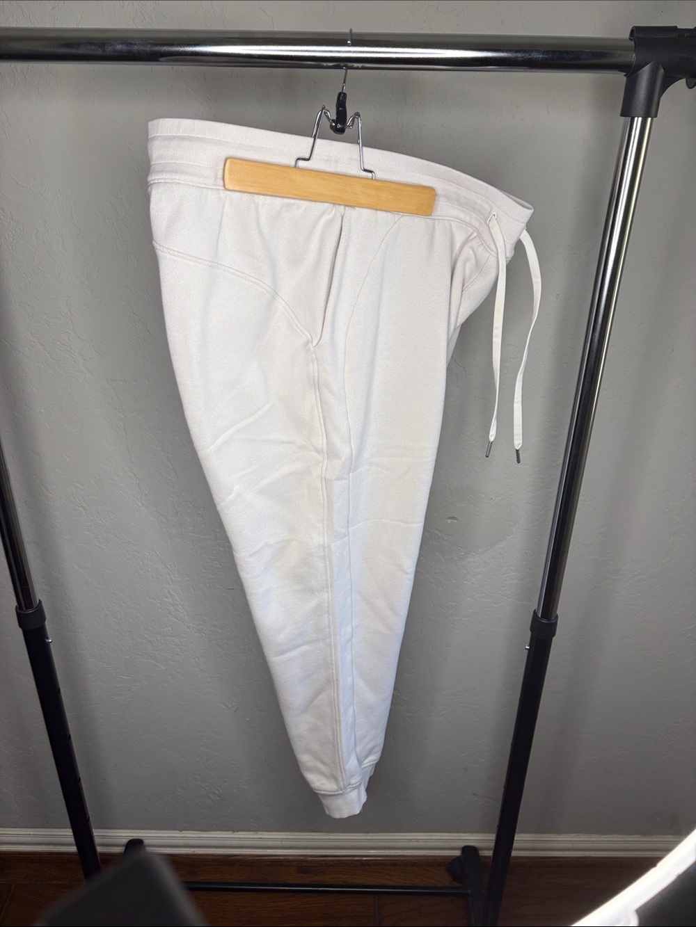 lululemon athletica White Men's Sweatpants with Drawstring Waist - Picture 4 of 6